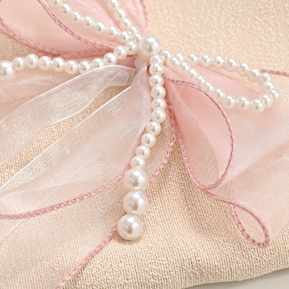 Decorate your home with this set of 1 or 2 pieces of curtain binding rope, featuring a faux pearl bow and DIY curtain clip. These tiebacks are perfect for holding back your curtains and adding a touch of elegance to your living room, office, or home