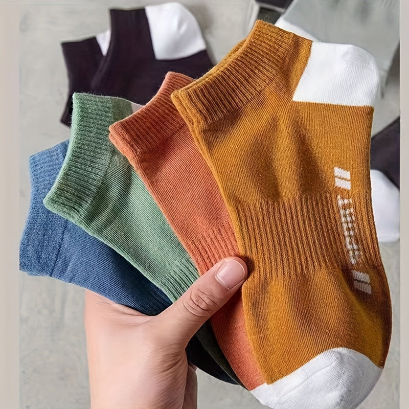 5 Sporty ankle socks for men made of breathable and lightweight polyester blend with geometric pattern. Ideal for spring and summer, in assorted colors.