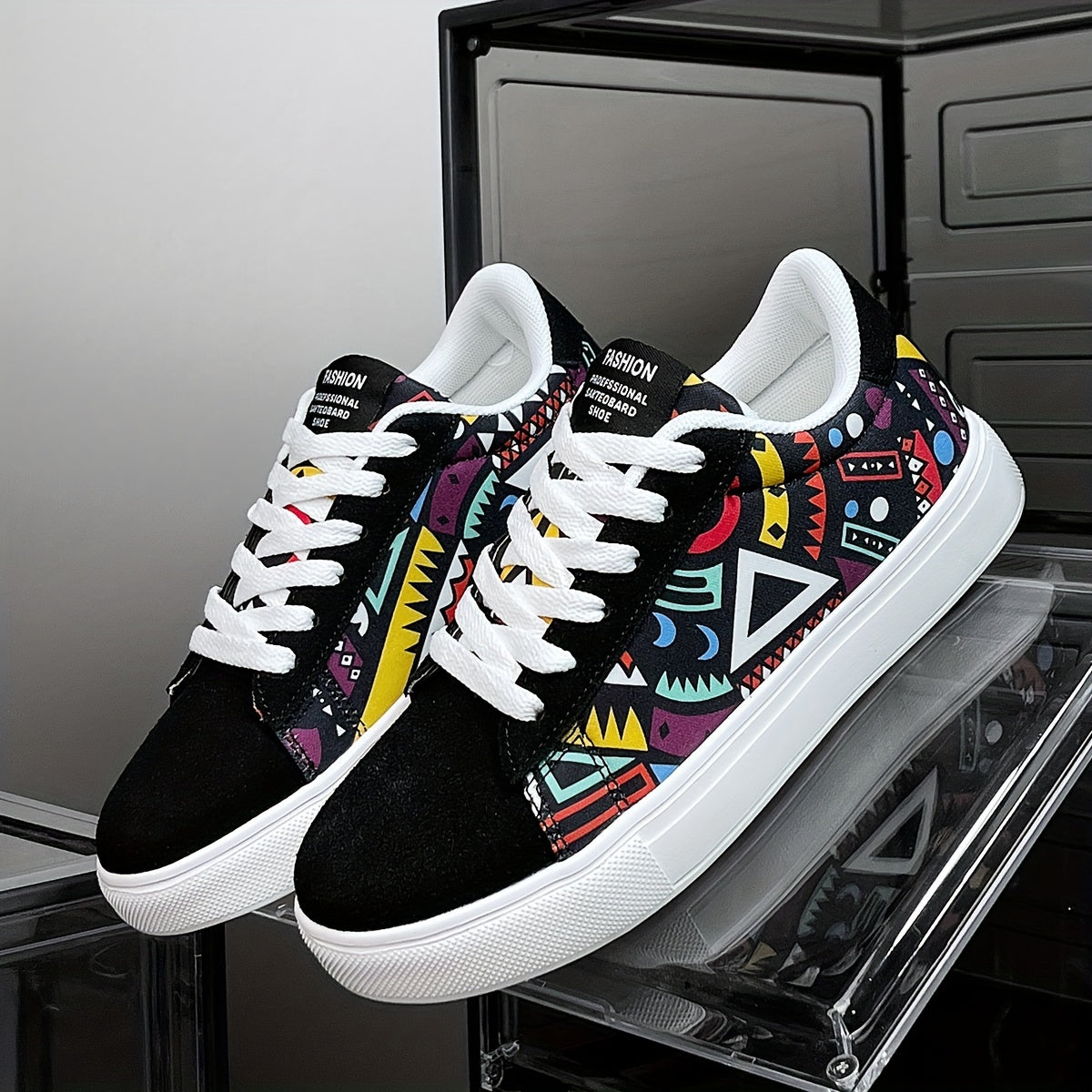 Geometric pattern casual skate shoes for women, versatile, lightweight, anti-slip, for outdoor sports and daily wear.