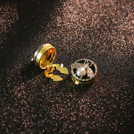 Get a pair of elegant Golden Bee cufflinks and shirt buttons set for a fashionable and seamless look. Made of shiny copper, these clip-on buttons are perfect for formal tailcoat attire and add a touch of luxurious decoration to your clothing. This fancy