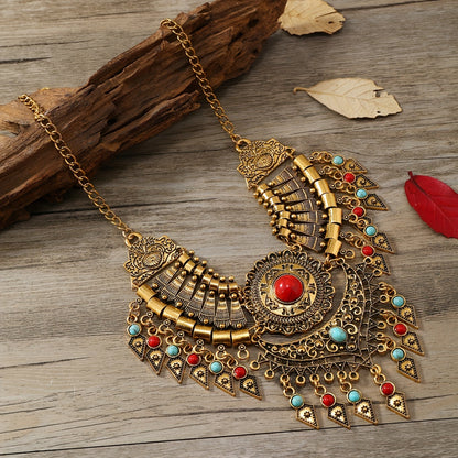 Vintage necklace pendant with ethnic-style collarbone chain for women.