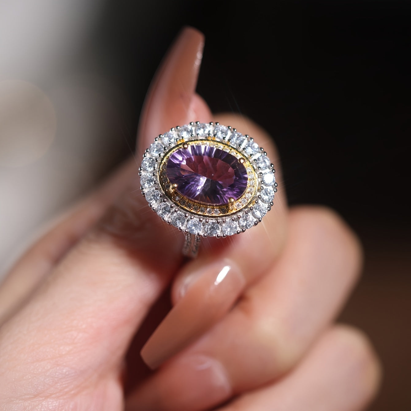 1 piece of elegant oval purple gemstone set in 925 sterling silver, perfect for an anniversary ring for women. This glittering royal fashion jewelry is ideal for weddings, engagements, and parties. A stunning Valentine's Day gift that can be worn all