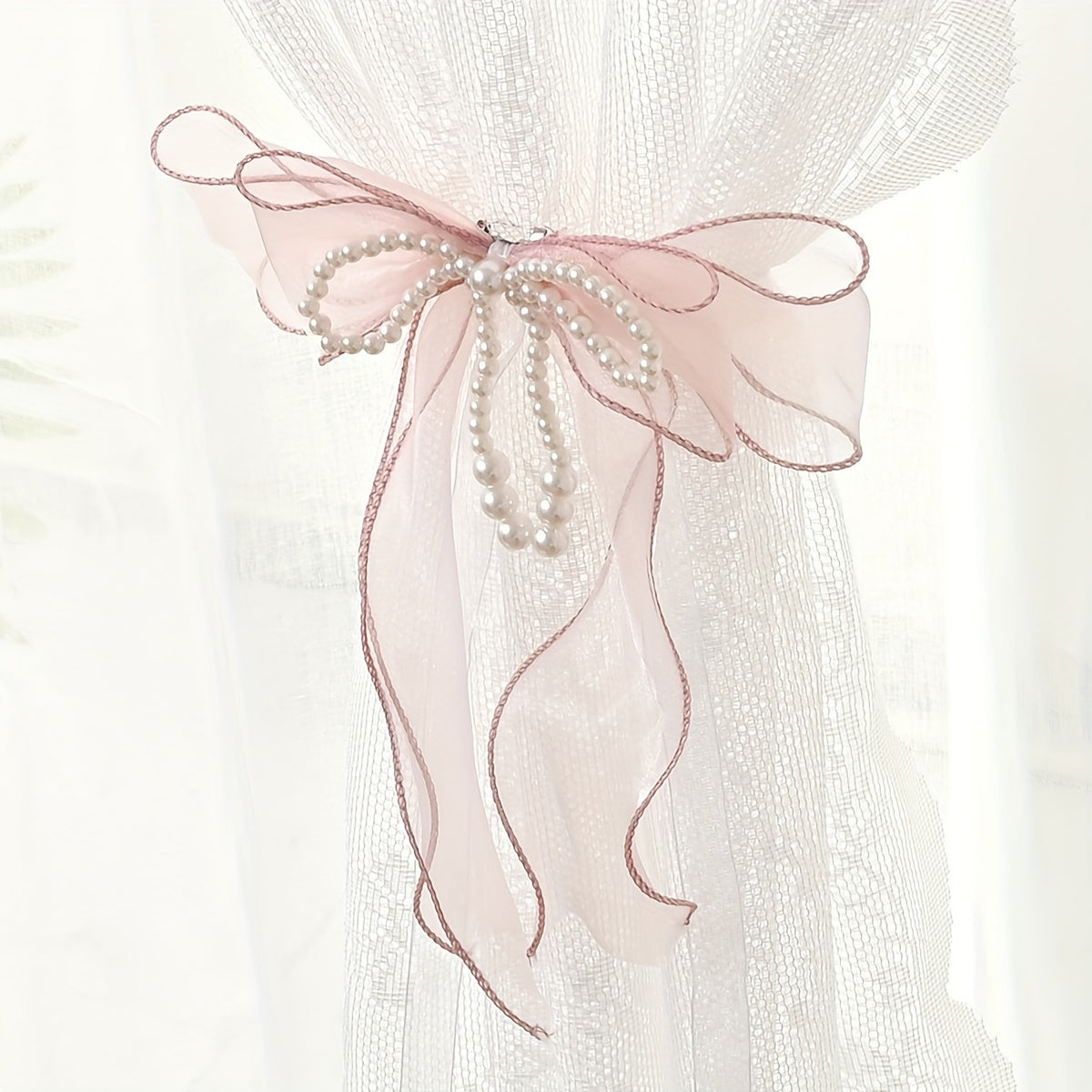 Decorate your home with this set of 1 or 2 pieces of curtain binding rope, featuring a faux pearl bow and DIY curtain clip. These tiebacks are perfect for holding back your curtains and adding a touch of elegance to your living room, office, or home