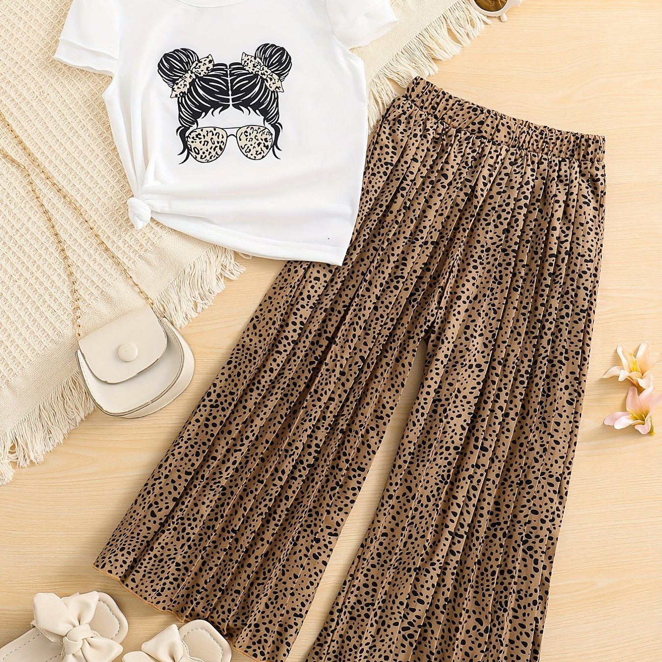 Girls' 2pc set - Cartoon Print T-Shirt & Polka Dot Pants, Casual Summer Outfit. Made of Polyester & Spandex, Regular Fit for Outdoor.