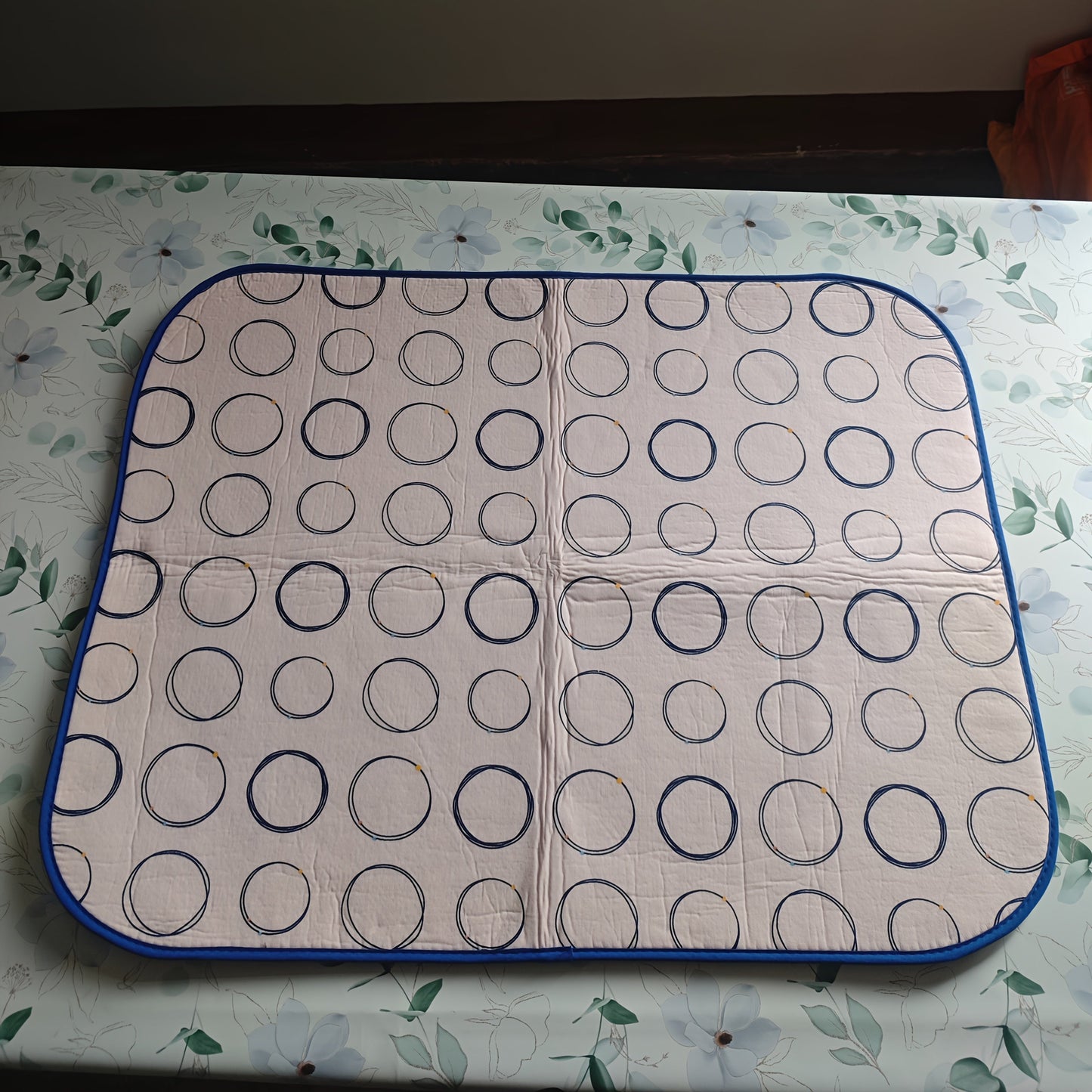 Multi-functional Ironing Mat for Clothing and Dining, Portable Heat-Resistant Pad, Convenient to Transport, Ironing Mat, Heat Insulation, Simple to Utilize, Dining Mat, Laundry Organization and Storage.