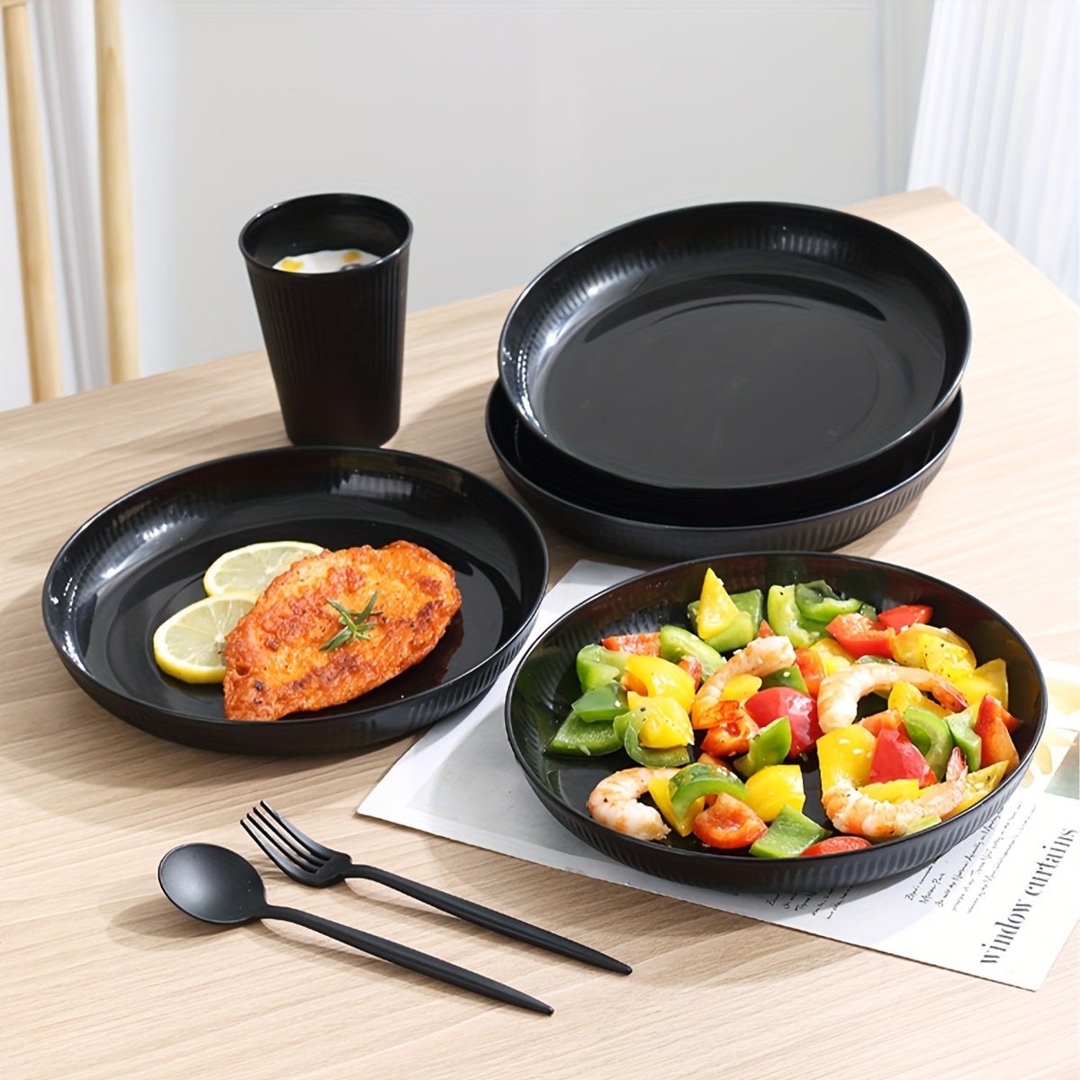 32-piece high-end black tableware set for home, restaurant, or outdoor use, designed to prevent falls.