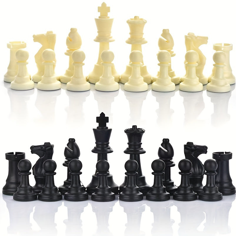 32 plastic chess pieces with black and white king measuring 97mm in height for game entertainment