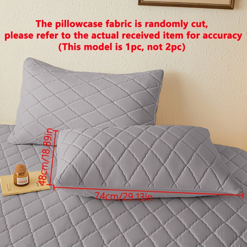 A sleek and contemporary pillowcase designed for skin comfort, with a soft, breathable, waterproof fabric and a stylish diagonal grid pattern. Perfect for bedroom use, this set includes a moisture-absorbing pillow cover, a dust-proof pillow protector