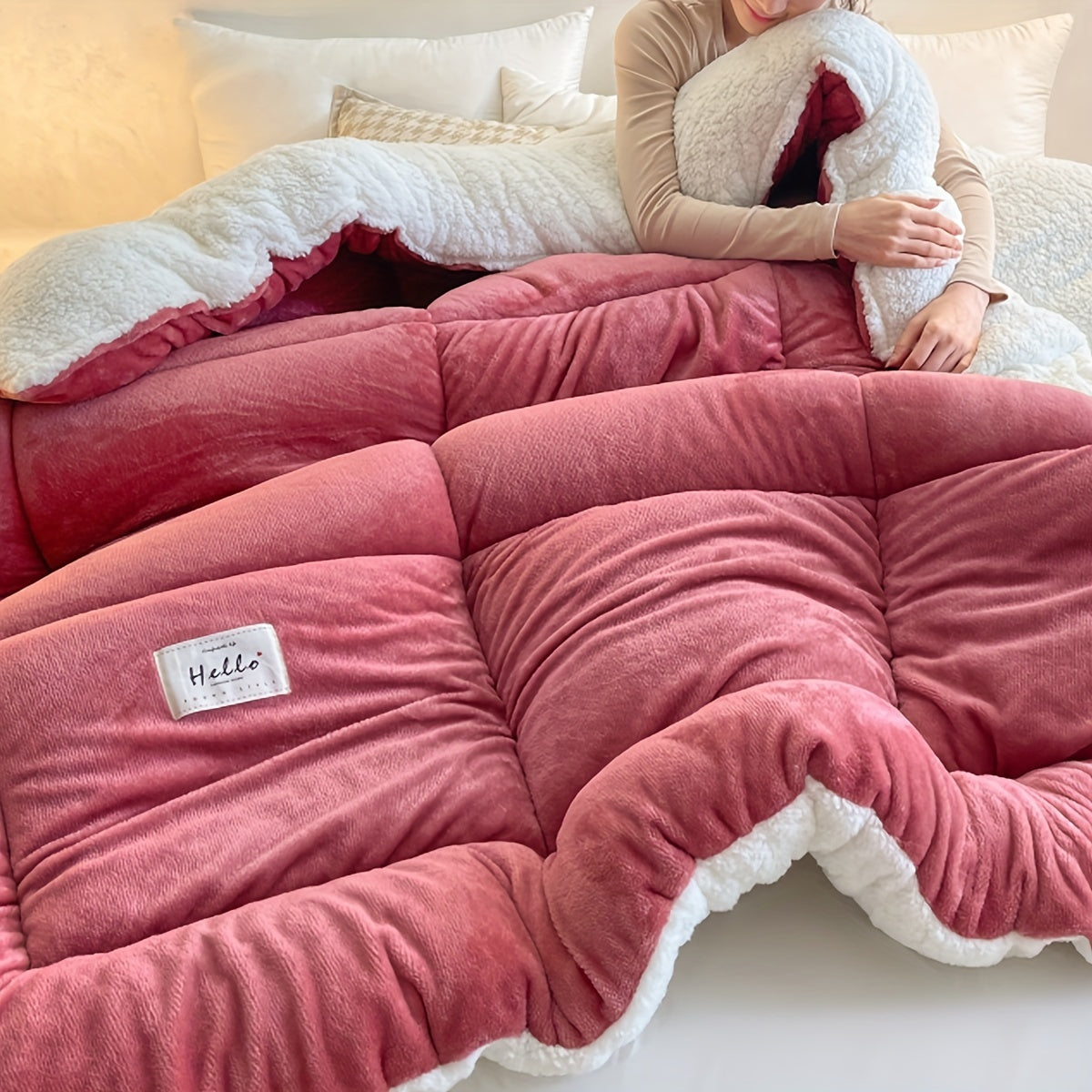 Thick Velvet Comforter Insert, All-Season Quilted Ultra Soft Breathable Polyester, Machine Washable Autumn and Winter Sherpa Comforter, Bedroom Warmth