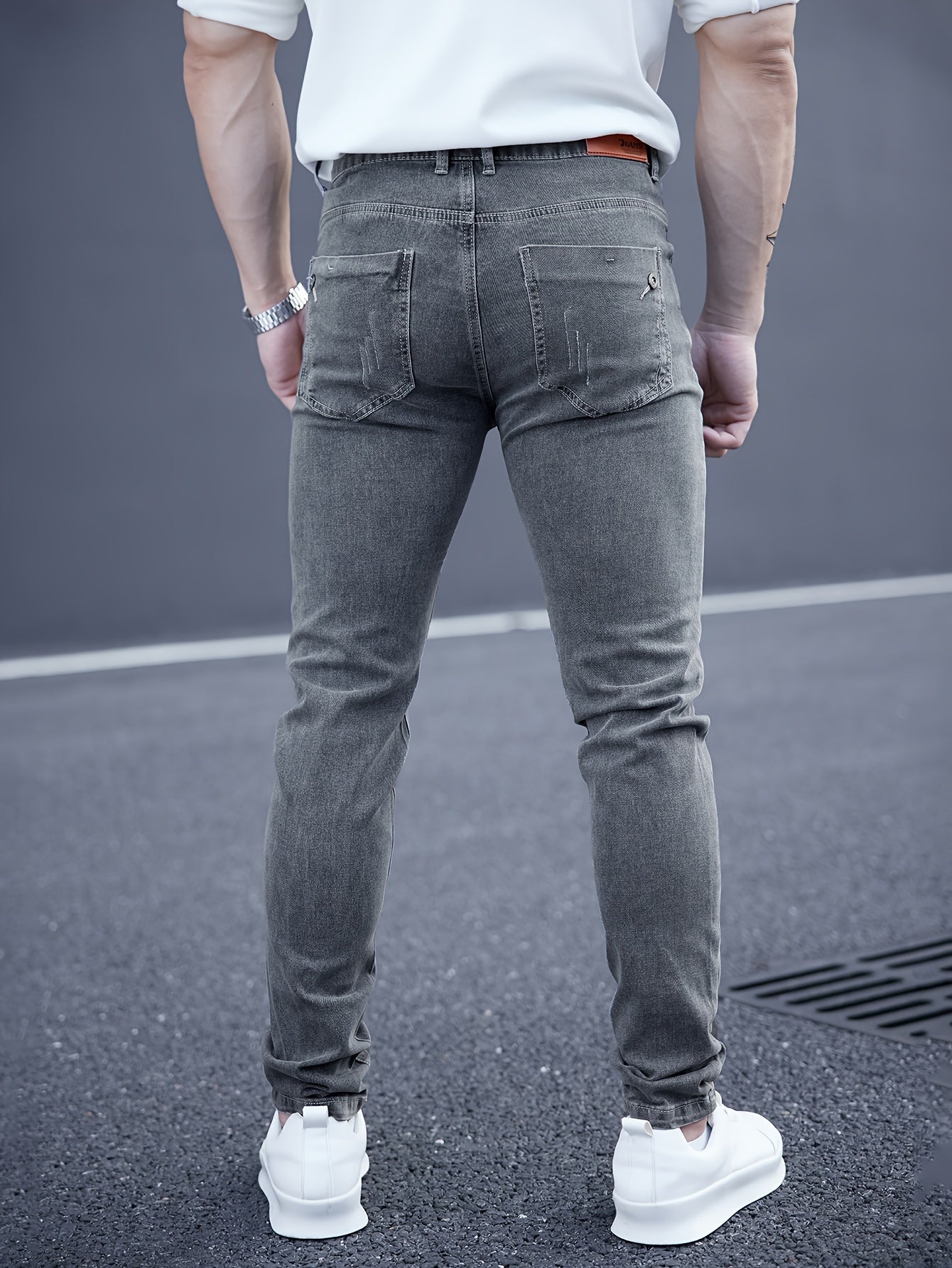 Men's slim-fit stretch denim jeans with casual straight leg and washed look, suitable for all seasons.