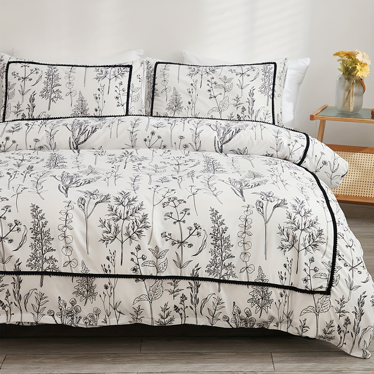 Bohemian Print Duvet Cover Set - 3 Piece, Queen/King Size, Made of Polyester Microfiber with Brushed Fabric for Added Softness, Features Zipper Closure for Easy Use, Machine Washable for Convenience, Decorated with Ball Accents, Provides All Season