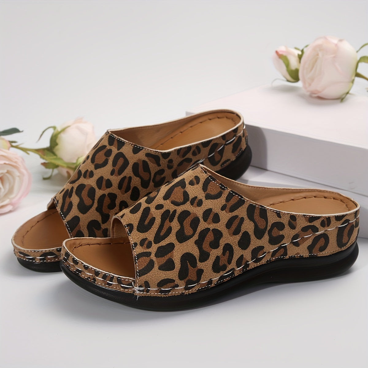 Leopard print fashion slippers for women. Lightweight and comfortable for summer.