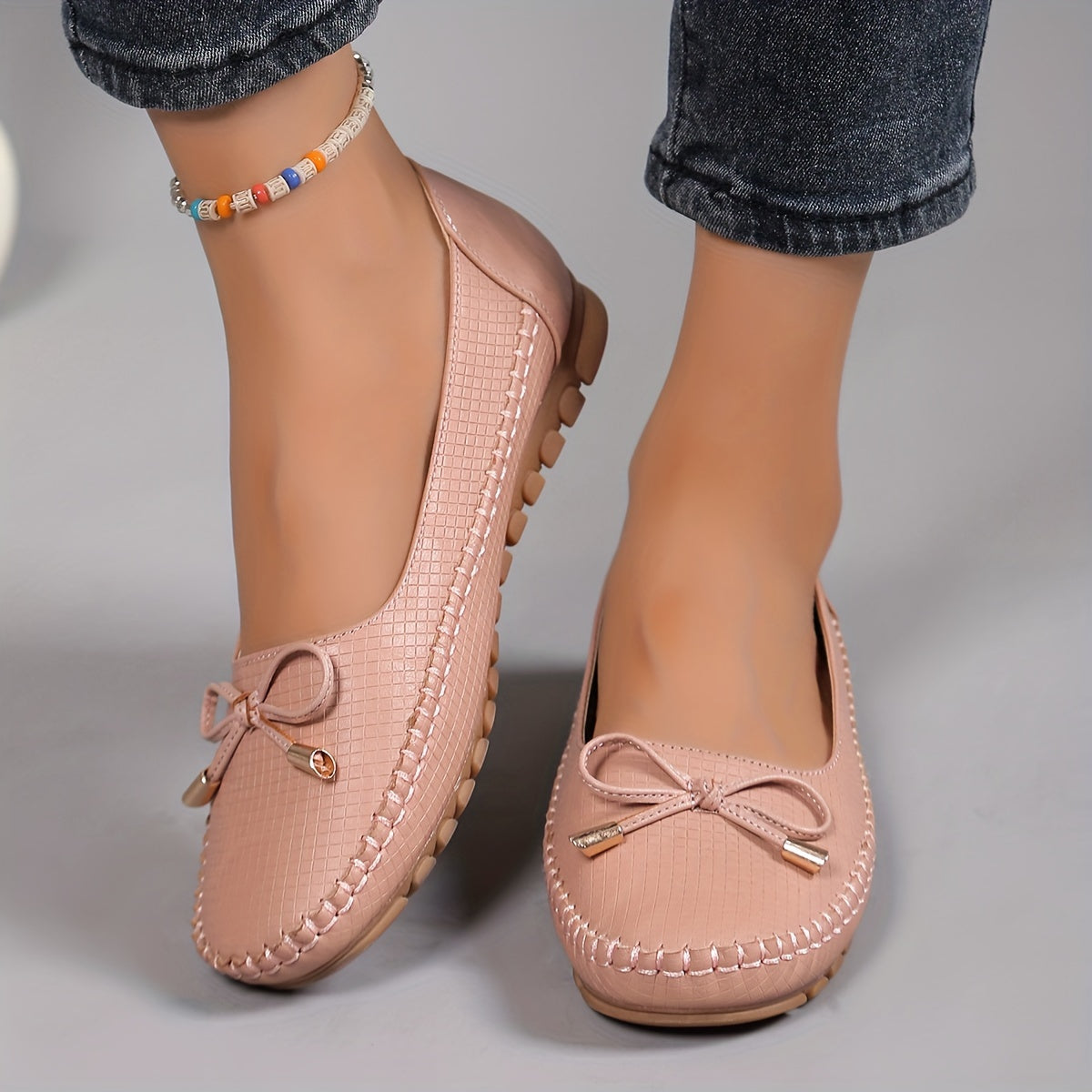 Women's bow flat shoes with solid color and soft soles, ideal for casual and comfortable everyday wear. Stylish and lightweight.