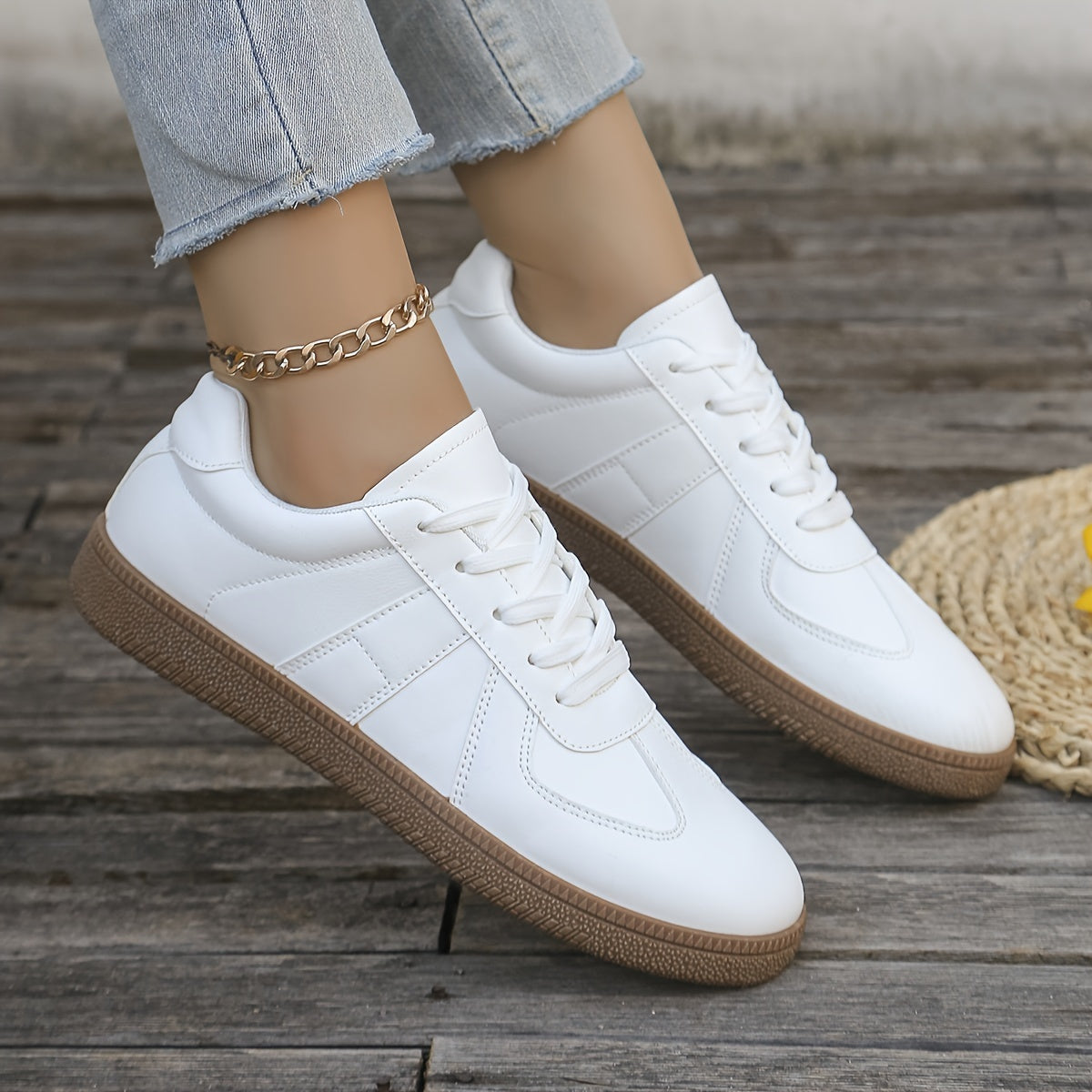 White women's sneakers for 2024, casual and versatile with breathable PU cover, lace-up low tops, thick sole for all seasons.