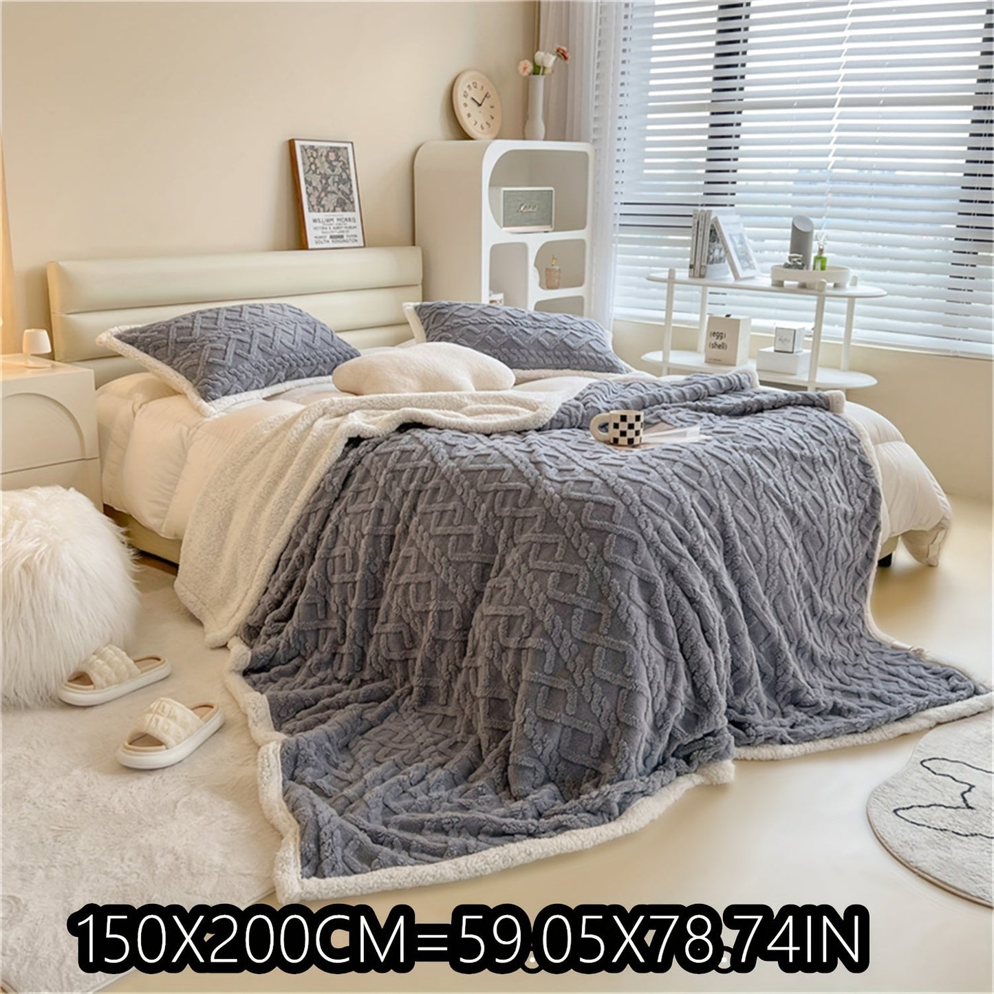 Soft cable-knit fleece blanket in blue, available in 150x200cm or 200x230cm sizes. Featuring a contemporary style, this blanket is machine washable and perfect for use in the bedroom, living room, office, or while camping during the winter. Made with a