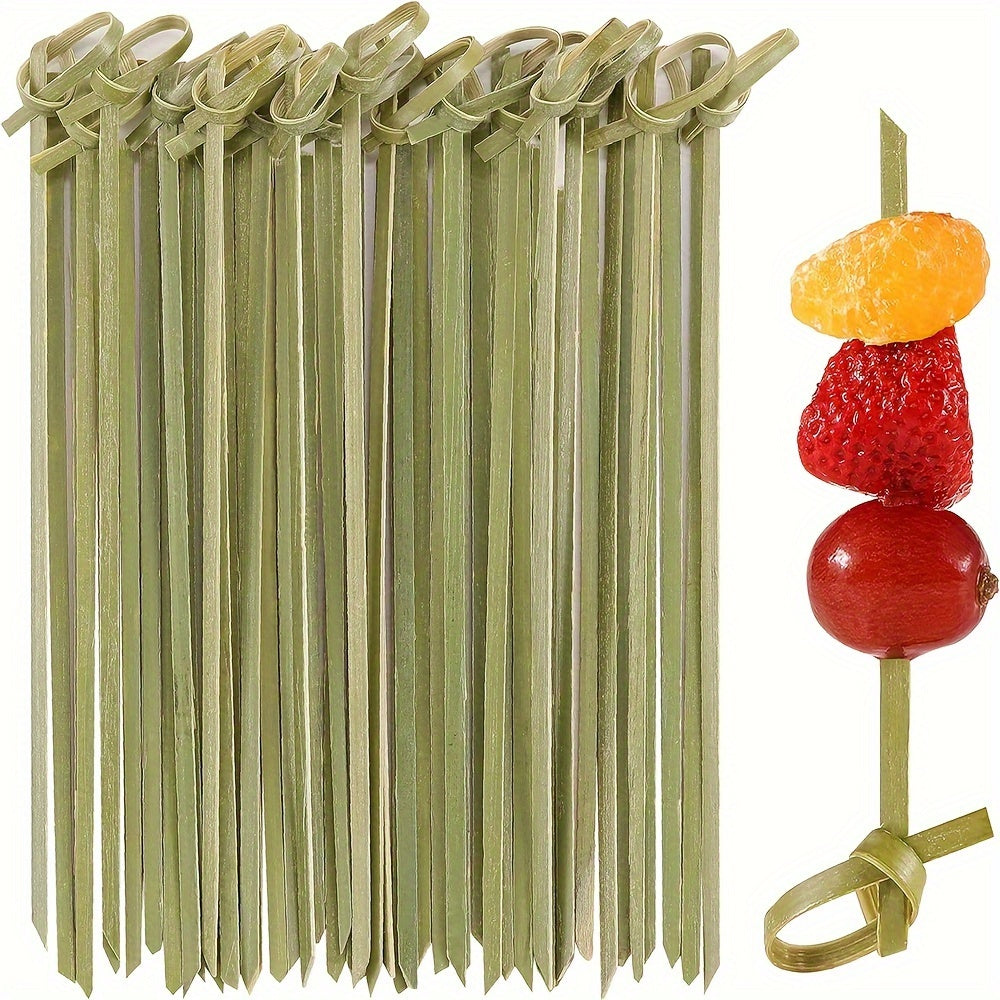 Pack of 200 bamboo skewers for cocktails, appetizers, fruits and drinks. Perfect for party decorations.