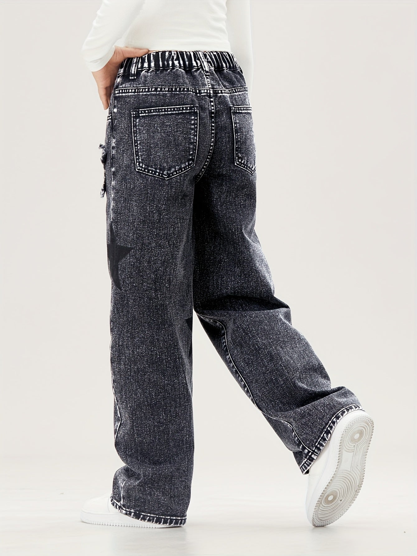 Youngsters' wide-leg denim jeans with star pattern, elastic waistband, comfort fit, machine washable. Perfect for everyday outings and comfortable playwear. Nonstretch denim.