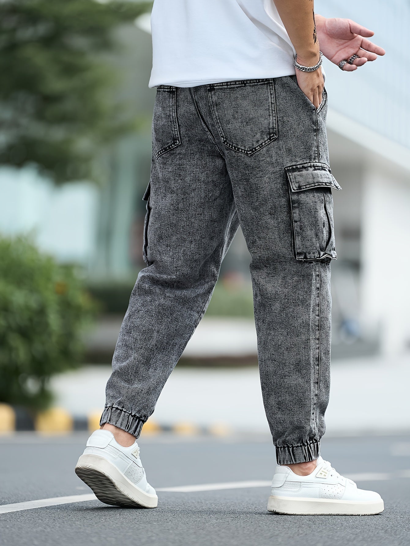 Plus size men's snowflake washed denim cargo pants with elastic waistband, casual, non-stretch, machine washable for fall/winter.