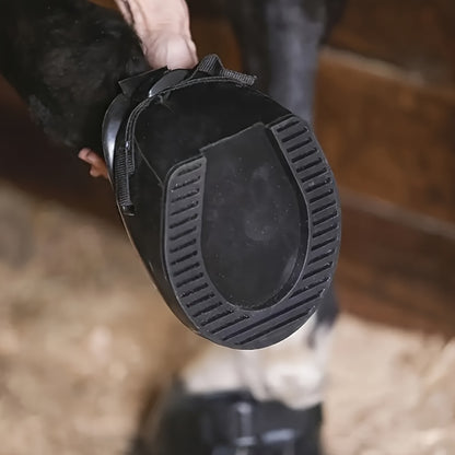 This rubber horseshoe pair protects horse hooves from dirt and feces, preventing inflammation and slipping.