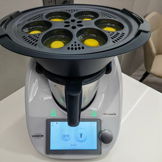 Кухонный яйцеварка Vorwerk для Thermomix доступна с 4, 5 или 6 ячейками для яиц и изготовлена из безопасного для пищи материала PP.