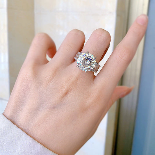 925 Silver Moissanite Engagement Ring - Elegant Earth Vintage Design with 10 Carat Solitaire and Accents. Ideal for Music Festivals, Weddings, Christmas, and Beyond