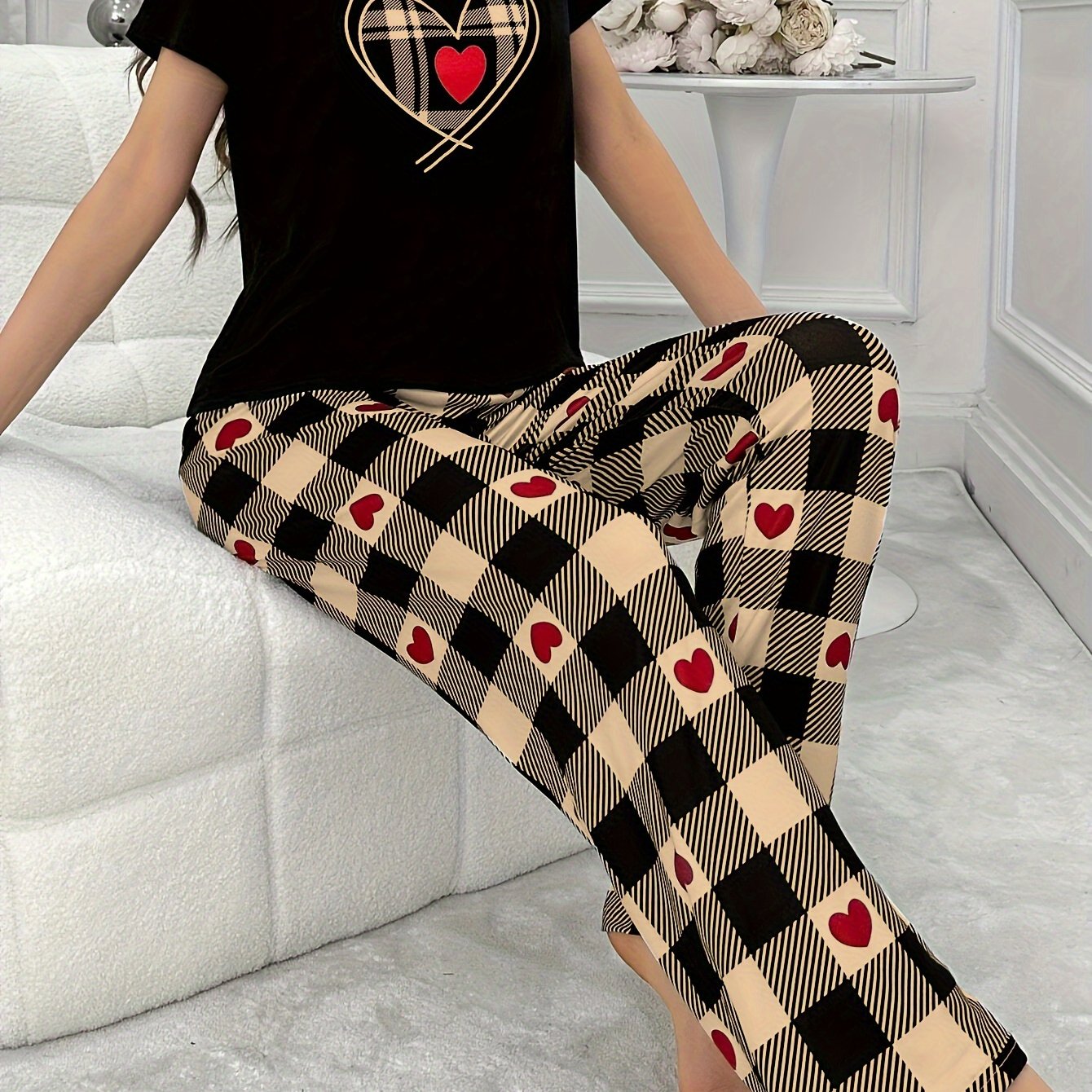 Women's Heart Plaid Casual Pajama Set, Short Sleeve Top & Pants, Relaxed Fit.