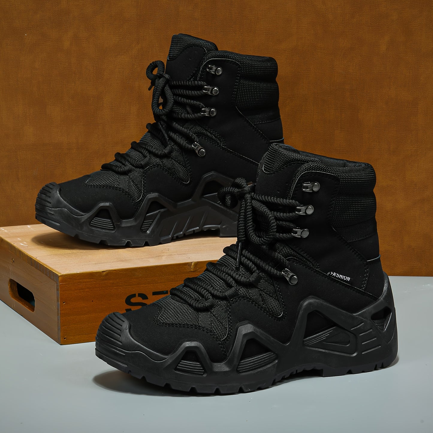 Men's Tactical Hiking Boots for Winter Camping