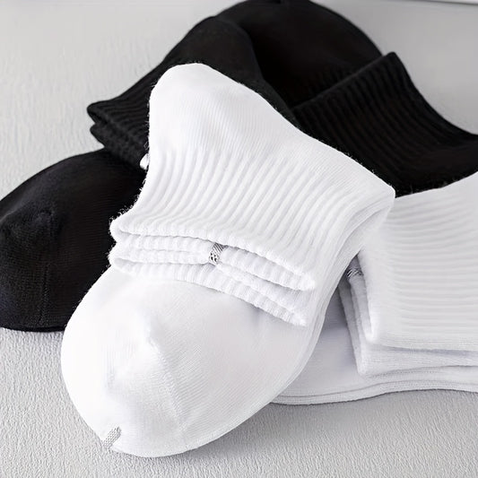 5-Pack of Unisex Breathable Ankle Socks in Black & White, made of Thin Cotton Blend with Moisture-Wicking and Anti-Odor properties, Knit fabric, Machine Washable.