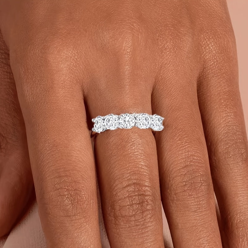 Luxurious and elegant, this 925 Silver Ring features a stunning 2.5/5ct Moissanite stone. It is the perfect jewelry decoration for daily wear and makes a great gift for women.