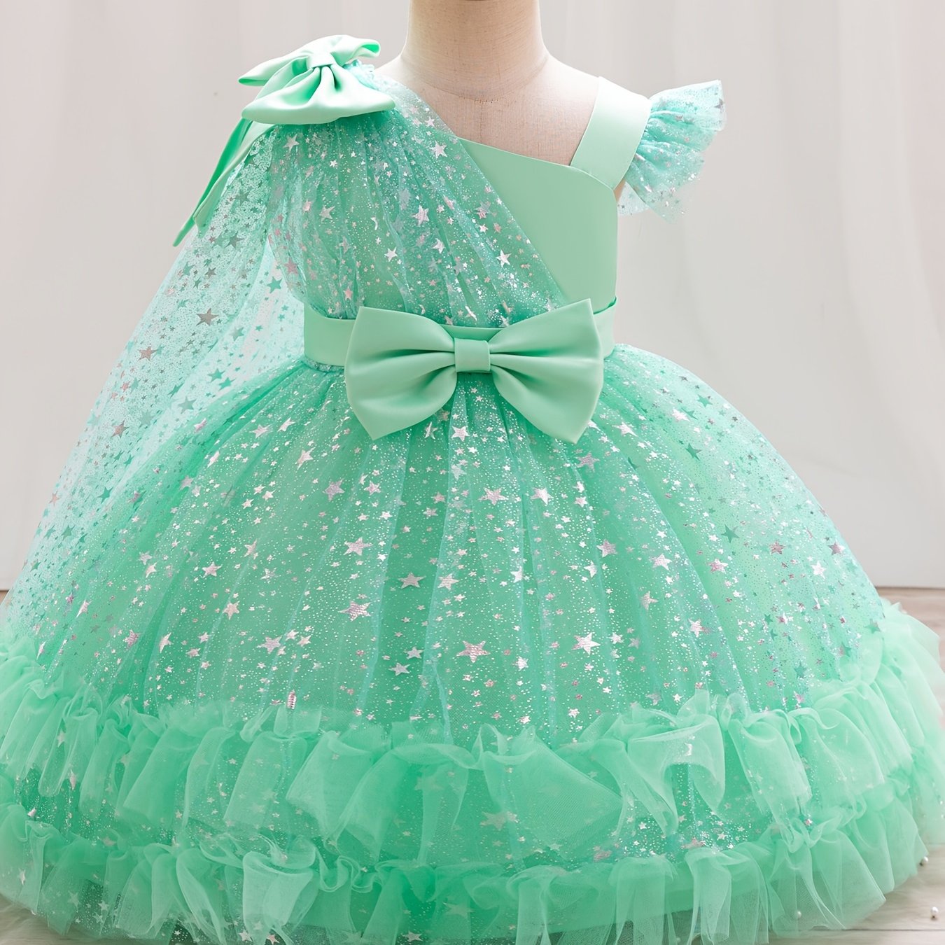 Princess dress for girls with one-shoulder ruffle sleeves, sparkling sequins, and a fluffy design, ideal for weddings, birthdays, and parties.