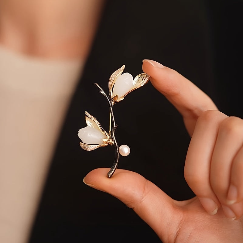 Elegant Vintage Magnolia Flower Brooch Pin with Rhinestone Embellished Plant Shape - A Luxurious Coat Accessory for Women, Boasting a Unique Design Sense.