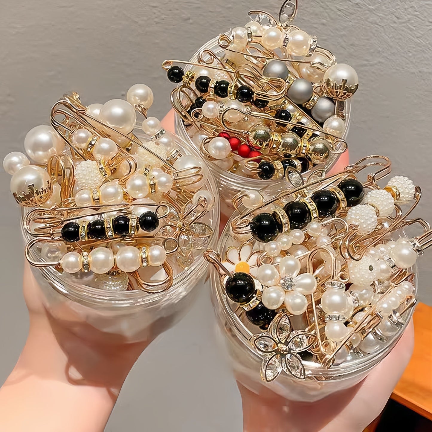 Stylish Set of 60 Brooches featuring Faux Pearls & Rhinestones - Multipurpose Accessories for Shirts, Sweaters, Shawls, Hats & Waist - Comes with a Convenient Storage Box