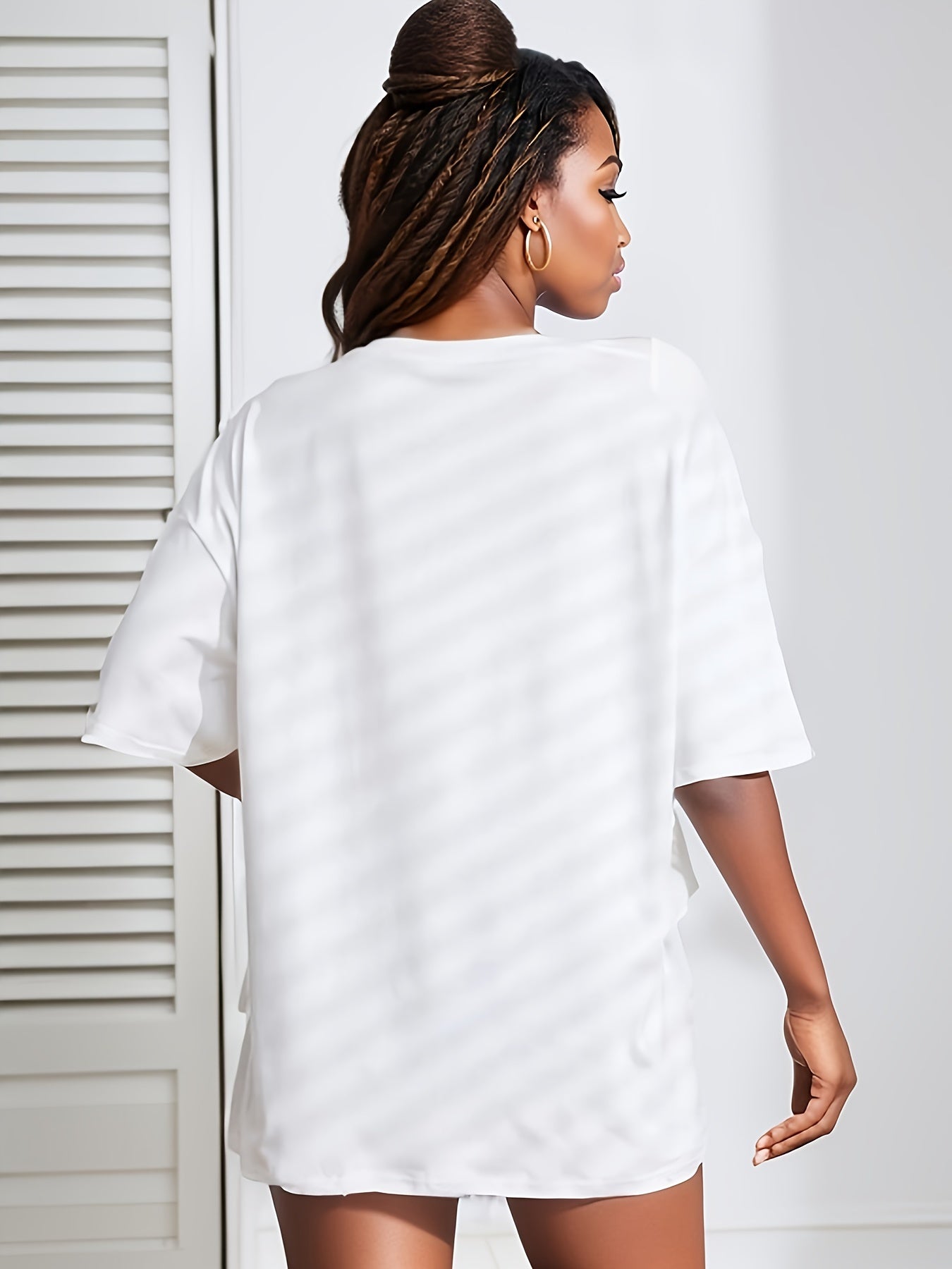 Casual loose-fit drop shoulder t-shirt for women with chic heart print. Made of soft polyester, short sleeve, and round neck. Machine washable and perfect for everyday style.