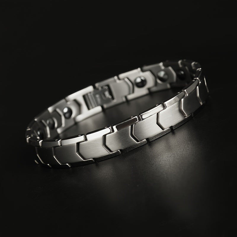 This chic titanium steel bracelet in its original steel color comes with detachable matching tools. Perfect for all occasions, from parties to everyday wear, this stylish accessory also makes a great holiday gift. The arrow-shaped design is