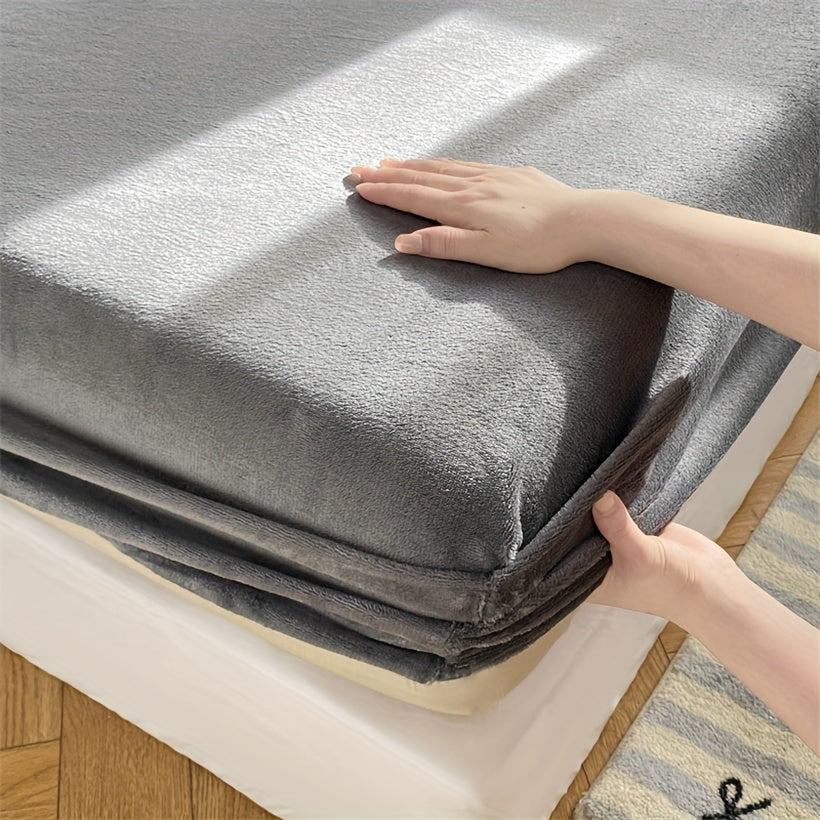 Indulge in the opulence of our Luxurious Plush Fitted Sheet, crafted from ultra-soft milk velvet for a cozy and warm feel. This easy-care sheet is machine washable and features a light gray hue with a deep pocket design for a perfect fit. Ideal for