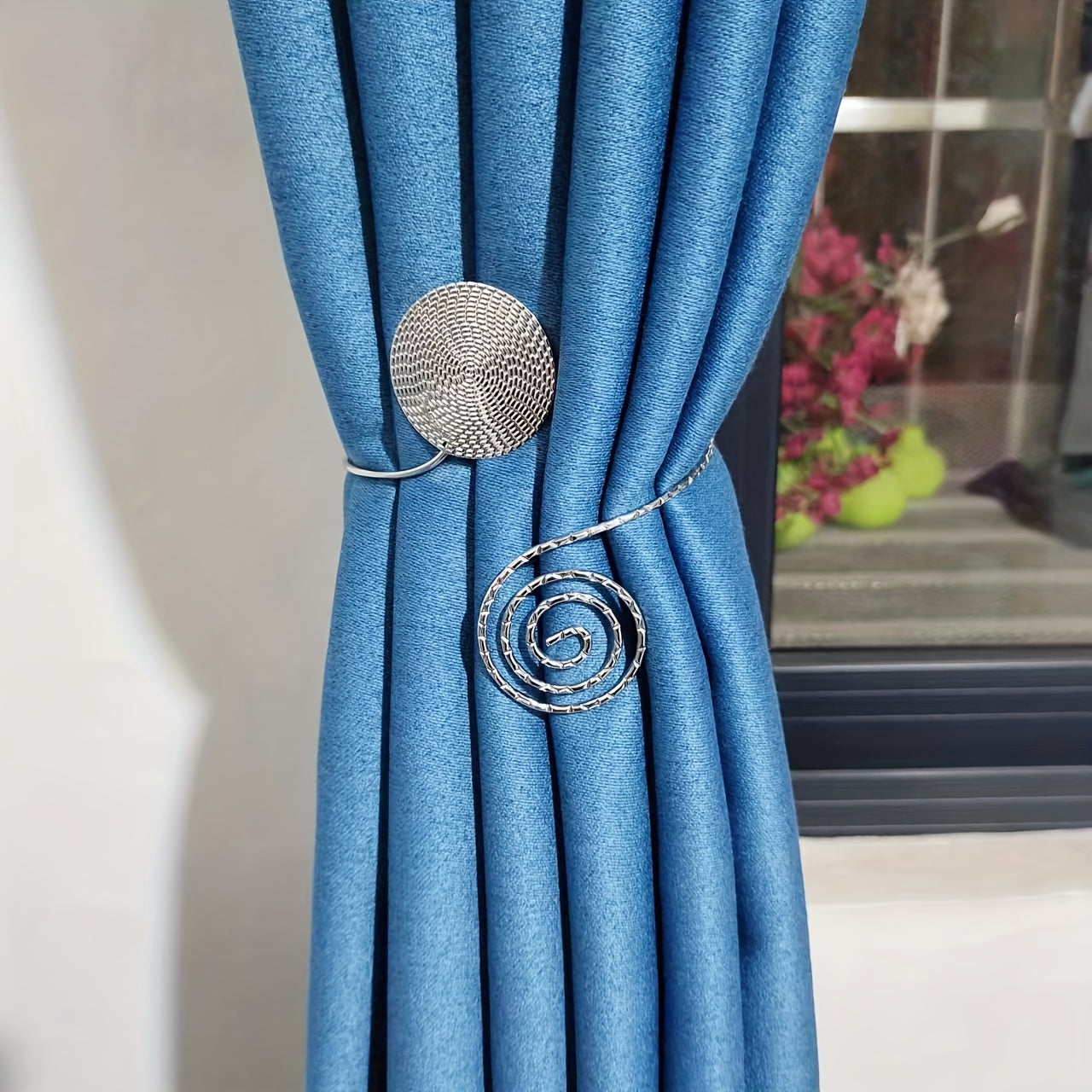 Metal Curtain Tie with a Curtain Tieback and Holdback for decorating the living room or bedroom. This Curtain Buckle is perfect for holding curtains in place and adding a decorative touch to your home.