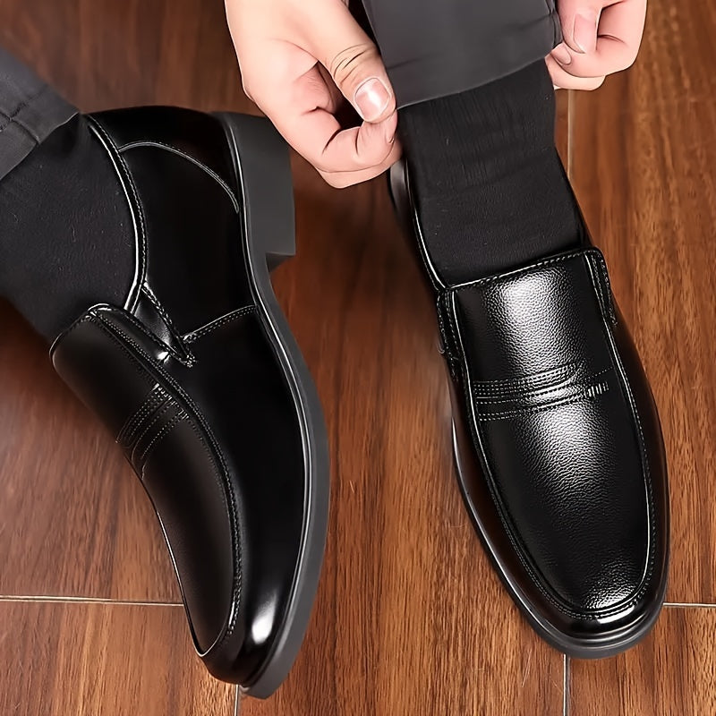 Men's soft bottom slip-on loafers: versatile, fashionable, and wear-resistant.