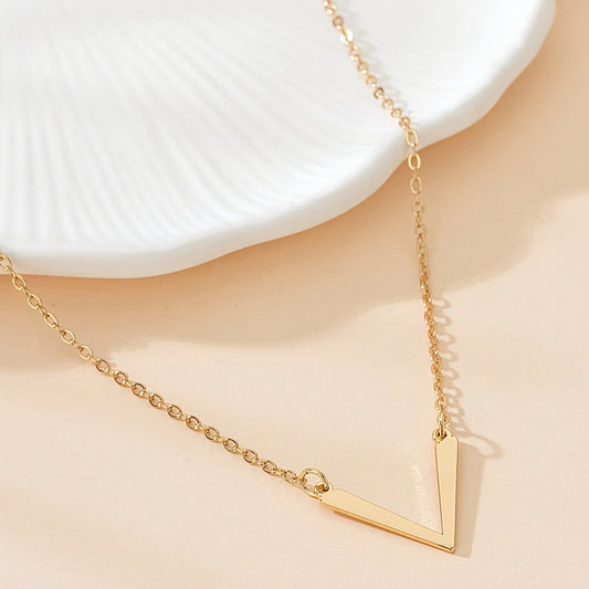 Chic geometric V-shaped pendant necklace for women's daily wear.