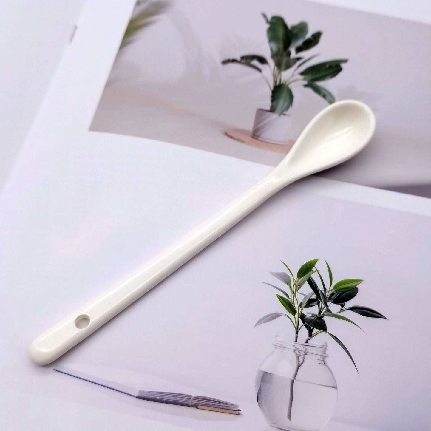 Elegant tableware for coffee, dessert, yogurt, and milk tea - a 5-inch white ceramic tea spoon.