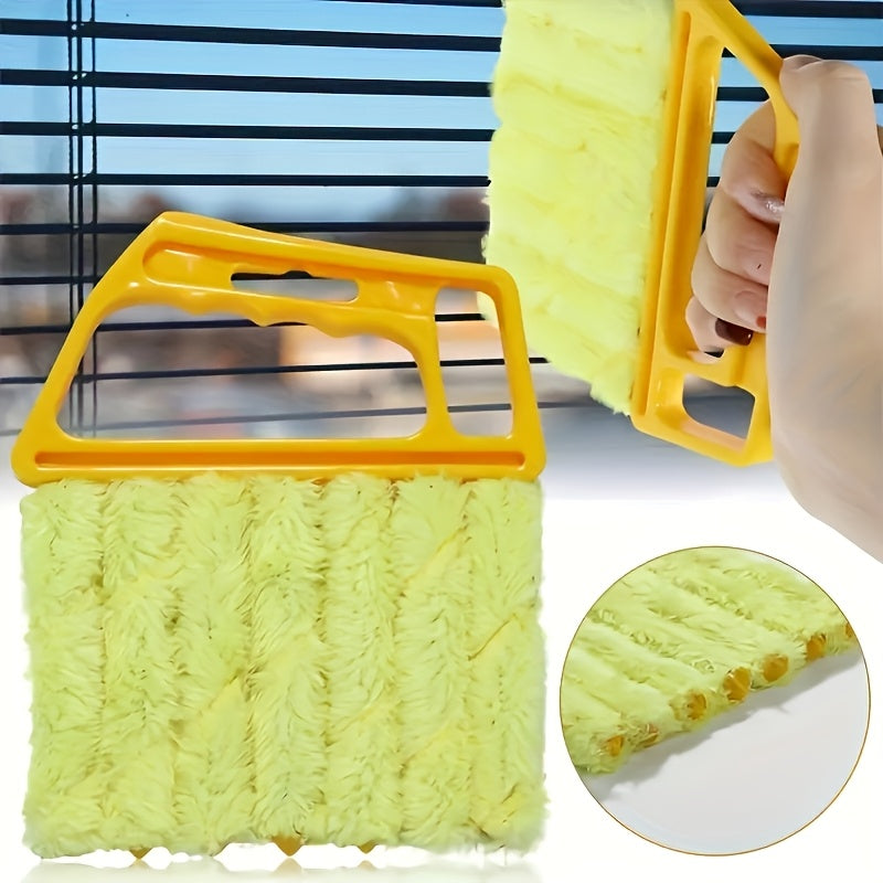 Keep your windows spotless with this efficient Venetian curtain duster. The reusable and washable microfiber blind brush makes dusting and polishing blinds an easy task.