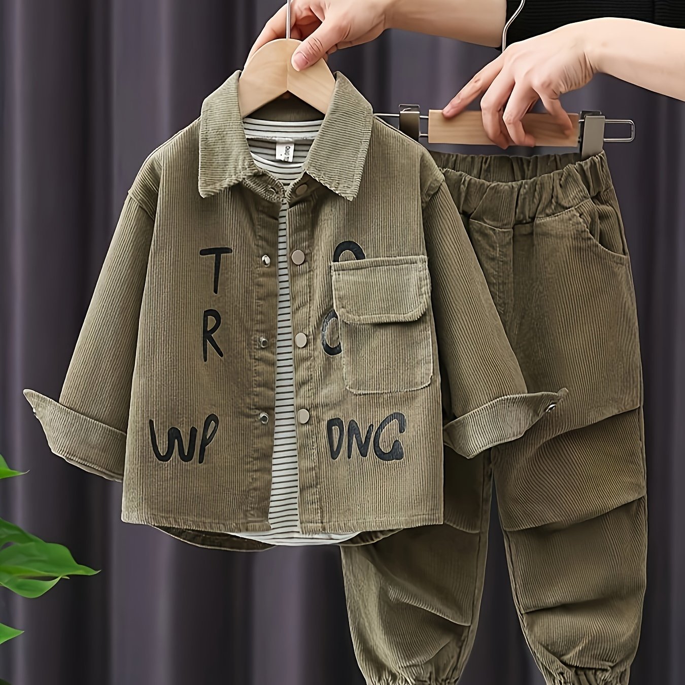 Please refer to the length of the clothes before measuring. Boys' spring and autumn suit with letter print and corduroy jacket, ideal for outdoor activities.