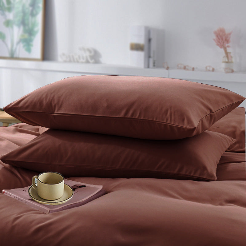 This set includes 2 soft sanded pillowcases made of 100% polyester. These non-wrinkle pillowcases are easy to care for and fade-resistant. They are crafted from lightweight 90g woven fabric that is machine washable. Please note that pillows are not