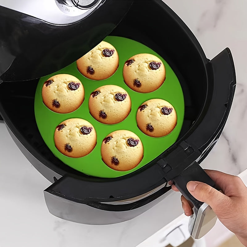 One piece of Air Fryer Cake Pan with 7 cavity silicone muffin mold, measuring 17.98cm. This mini cake baking mold is a versatile oven accessory, perfect for baking muffins and other treats. A must-have in your kitchen gadgets and accessories collection.