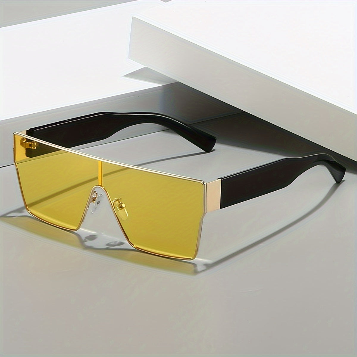 Hiking glasses with metal frame and anti-reflective lenses, featuring a trendy square design for unisex fashion.