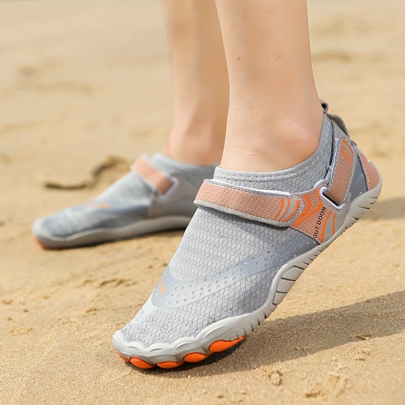 Men's summer beach shoes for surfing, drifting, water wading, hiking, diving, swimming, and beach parties.