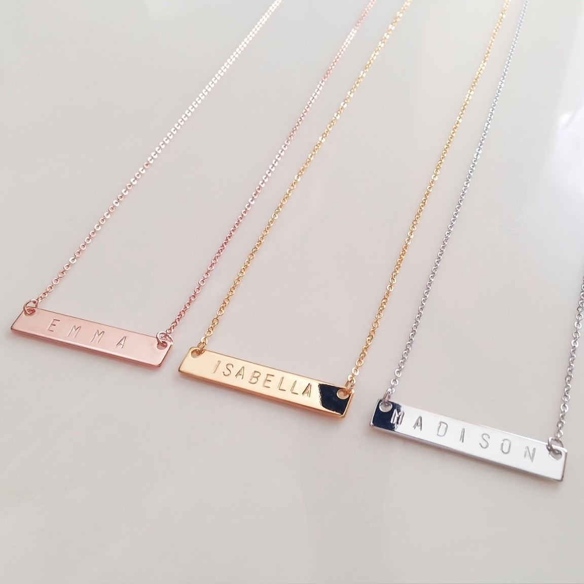 Add a personal touch to your style with our Name Bar Pendant Necklace in 925 Sterling Silver. This elegant piece is accented with a heart detail and finished with a 18K golden plating, perfect for daily wear or as a thoughtful gift.