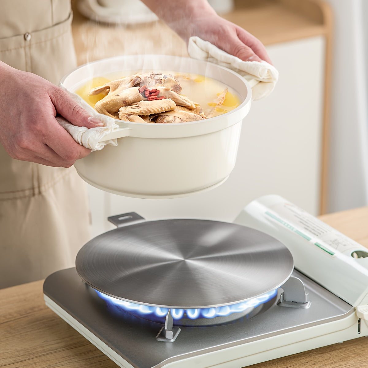 Choxila Stainless Steel Heat Diffuser Plate is designed with a detachable handle, making it suitable for use on both gas and induction stoves. It is an ideal tool for cooking milk and coffee with precise heat control.