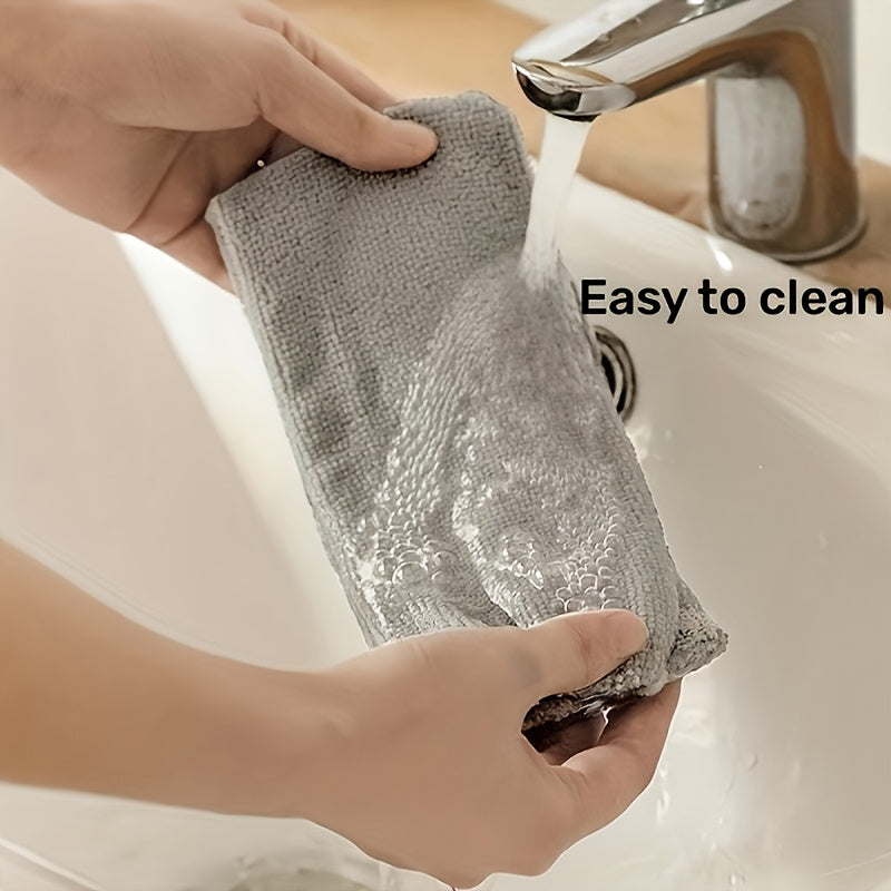 Revolutionize your cleaning routine with the Innovative Under-Bed Duster. This premium crevice cleaning tool features static dust absorption for efficient hidden dust removal in your bedroom, floors, and living room. Made from durable stainless steel and