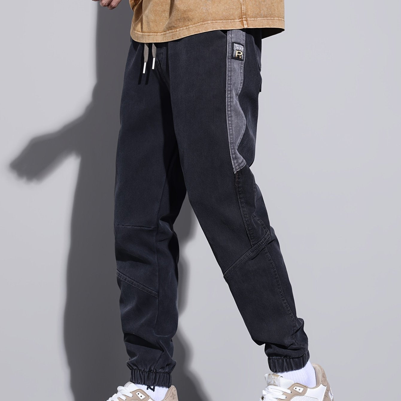 Men's casual drawstring sweatpants for fall and winter.