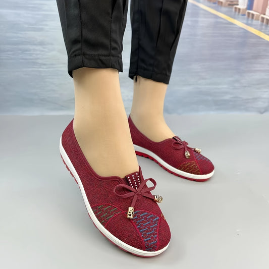 Casual shoes for middle-aged and elderly women, with a soft sole, shallow mouth, national style, flat bottom, and comfortable design.